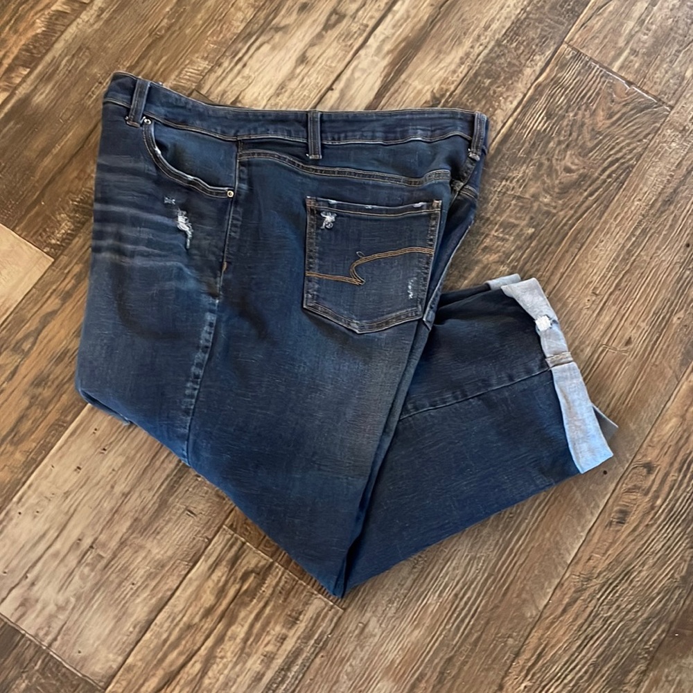 Time & Tru Mid Rise Distresses Jeans